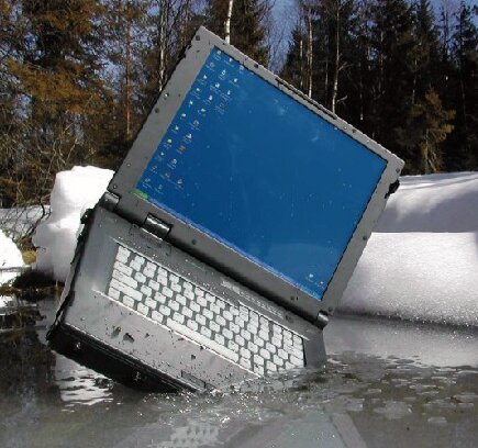Ноутбук упал в воду